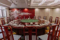 Chifeng Golden Lion Crown Xishang Jiayan Hotel