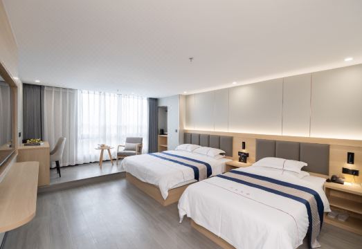 호텔 주변 쇼핑몰 전경