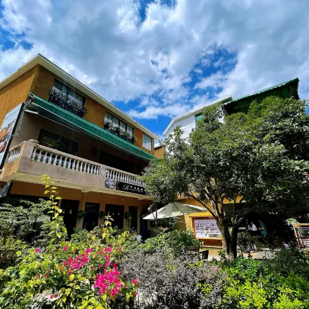 Xingyi Yunshang Garden Homestay (Wanfenglin Xiangchou Market)