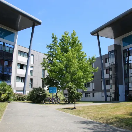 Zenitude Hôtel-Résidences Nantes Métropole Отели рядом с достопримечательностью «Станция Haluchère-Batignolles»