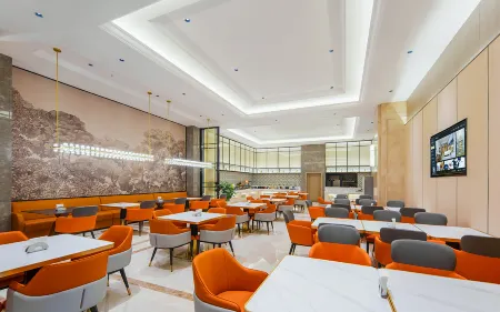 Vienna International Hotel (Yingshan Taihe Xintiandi Branch)