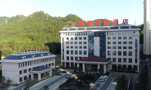 Feicui Zhouji Hotel