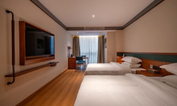 BLOOM BLUE Hotel (Leshan High-speed Railway Station Shihao Plaza)