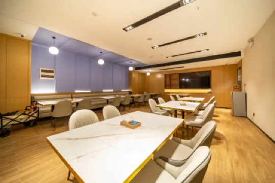 E Wan Business Hotel