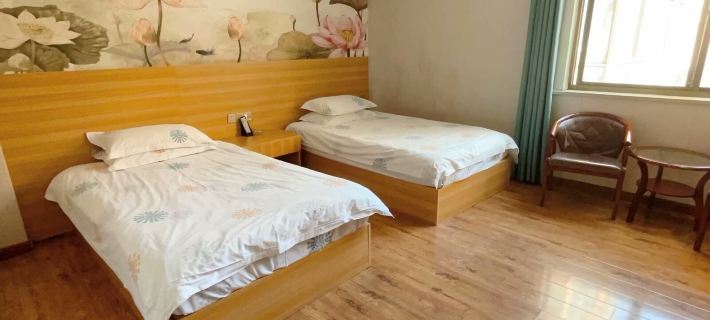 Luoshan Yixing Business Hotel Hotel a Luoshan