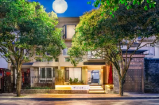 Jiangyushu Panoramic Homestay (Guilin Liangjiang Sihu East and West Alley)