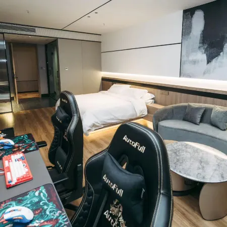 Mengzhou Lightning Bear E-Sports Hotel