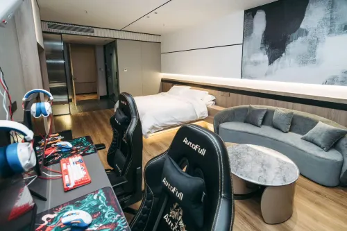 Mengzhou Lightning Bear E-Sports Hotel