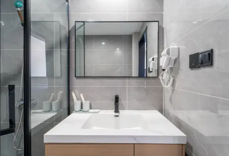 Rui Boyin Hotel (Cixi Hangzhou Bay Century City) Отели рядом с достопримечательностью «Ningbo Engineering College»