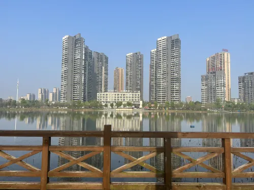 Yicheng Hotel (Huarong Zhuangyuan Lake Ecological Wetland Park store) - 3-Star