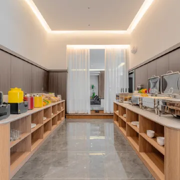 Mengjing Yaxing Hotel (Kunming South High-speed Railway Station Lianjie Subway Station)