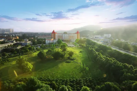 Brilliance Garden Hotel Отели рядом с достопримечательностью «Luoshui Wetland Park»