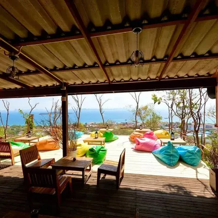 Parinya Hill Homestay & Cafe