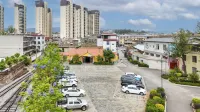 Shifang Yunxuan Railway Hotel - parking