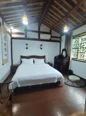 Huanglongxi Dayuanba Inn