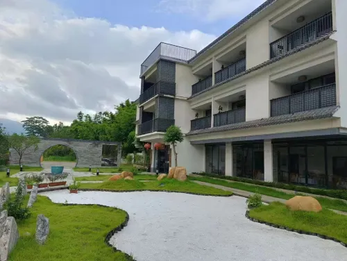 Huazhuquan Health Hot Spring Hostel