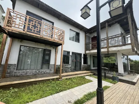 Bamishan Xingyunju Campground Отели рядом с достопримечательностью «Bamian Mountain»