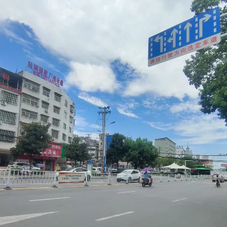 Junyi Chain Hotel (Xishui Zhongbai Storage Chinese Medicine Hospital Branch)