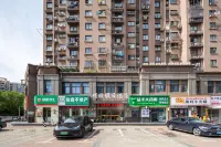 耀順假日酒店（上海樂秀路地鐵站店） 鄰近華東理工大學伊特工程技術生產基地的酒店