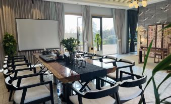 Nest Bar B & B