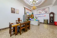 Eagle Tree Capsule Inn