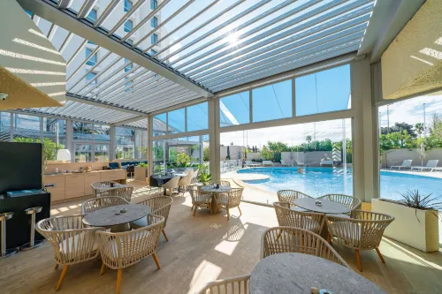 Radisson Hotel Nice Airport Hotels in Сен-Лоран-дю-Вар