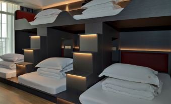 Yueta X Esports Hotel (Zhanjiang Xiashan District High speed Railway North Station Branch)