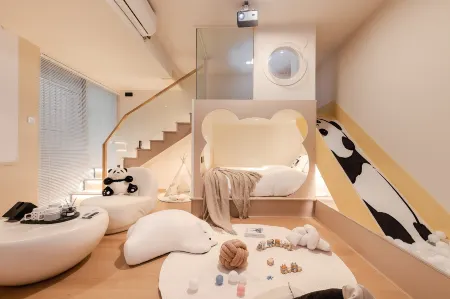 Panda Trapped · Full Suite | Designer Vacation Homestay (Chengdu Panda Base Branch) Отели рядом с достопримечательностью «Swan Lake»