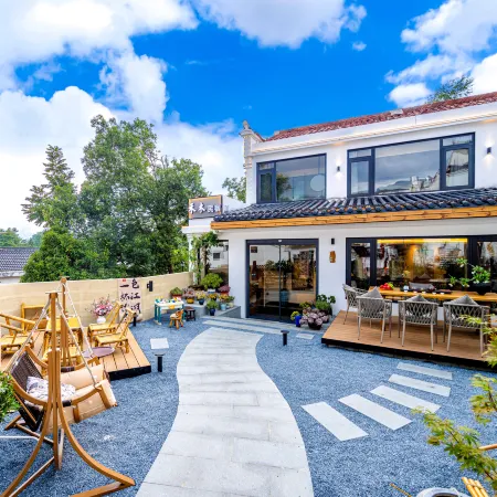 Jiu Hua Shan He Mu Homestay