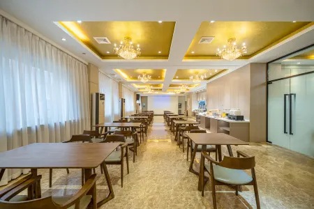 Tianshui Hyatt Rezen Hotel (Tianshui Municipal Government Central Square) Отели рядом с достопримечательностью «Yuquanguan Scenic Area»