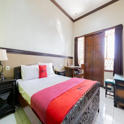 RedDoorz @ Urip Sumoharjo Hotels in Wonorejo
