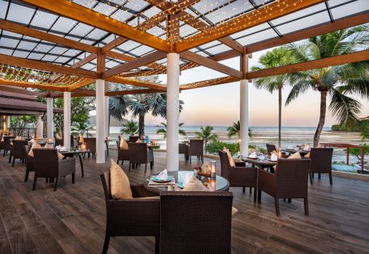 4. 풀먼 푸켓 판와..