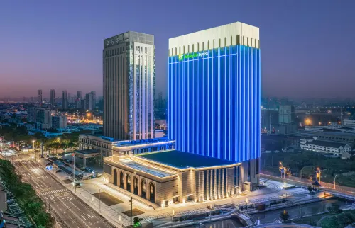 Holiday Inn Express Wuxi Xishan by IHG - piscina