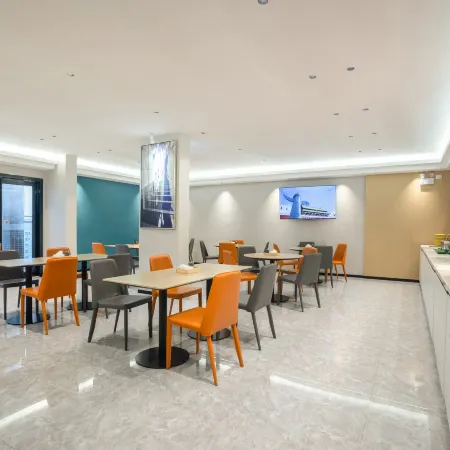 City Comfort Inn Hotel (Wuzhou Cenxi Mingdu New City)