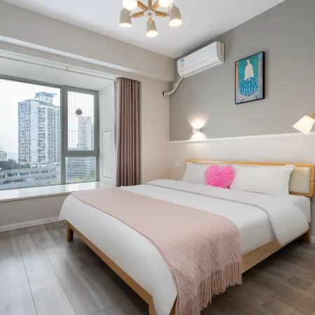 Chongqing Alijia Resort Apartment (Monument to the people's Liberation Hongyadong Store)