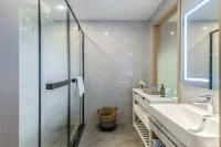 Ibis Styles Hotel (Qilian Zhuoer Mountain Scenic Area Branch) - balcony