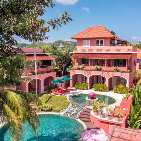 PinkCoco Uluwatu - Constant Surprises & for Cool Adults Only Отели рядом с достопримечательностью «Паданг-Паданг»
