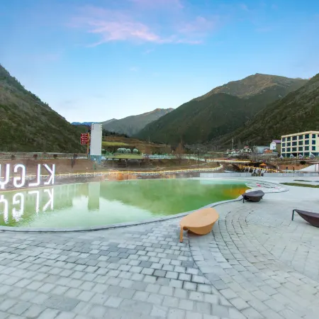 Kangding Yagulinka Hot Spring Hotel
