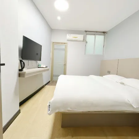 Beiliu Tian Tian Jie Bao Hotel (Beiliu Bus Station Pedestrian Street Food City Store)