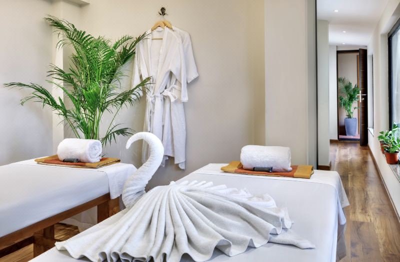 Hotel Thrive, A Tropical Courtyard