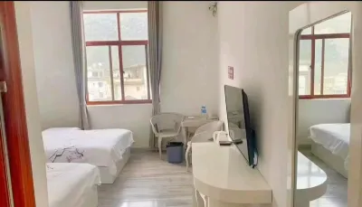 Jinhua Lodge Hotels near Cangshan Global Geopark Shimenguan Grand Canyon