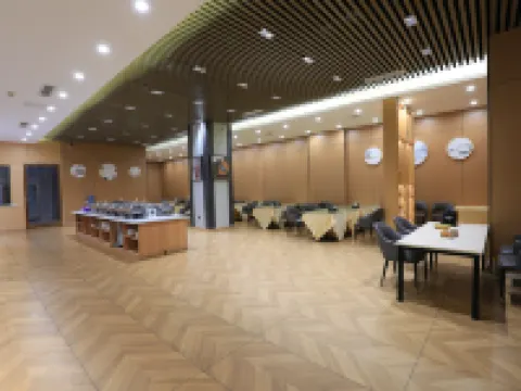 Vienna Classic Hotel (Fuquan Sajin North Road) Hotels in Fuquan