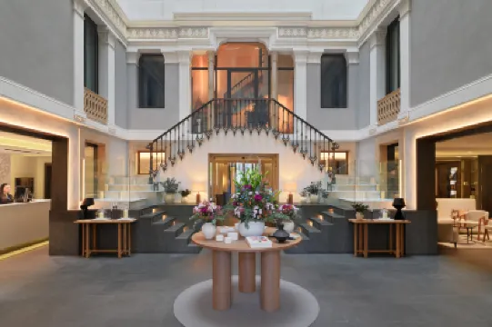 H10 Urquinaona Plaza Barcelona Hoteles cerca de Plaça de Catalunya