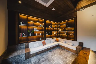 Huangshan Bajiazhan · Yulin · Yuchi Homestay (Tunxi Old Street Scenic Area Branch) Отели рядом с достопримечательностью «Ху Кэй Информационная фабрика»