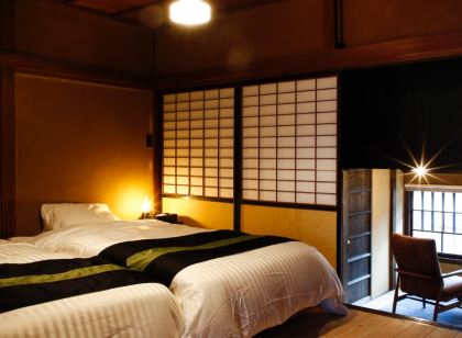 山崎旅館Q 中門前屋