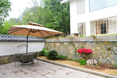 Yuelu Biyuan Homestay (Tongliang Bayue Temple) Отели рядом с достопримечательностью «Chongqing Vocational College of Art and Engineering»