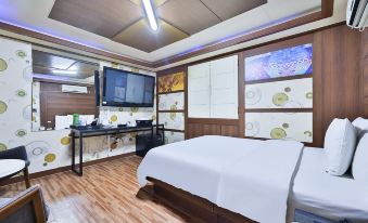 Picasso Motel