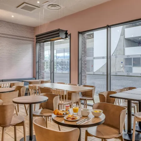 B&B HOTEL Bordeaux Bassin à flot Отели рядом с достопримечательностью «Дворец Галлиен»
