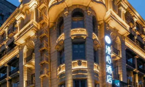 Wuhan Jianghan Road pedestrian street security foreign travel Manxin house