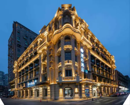 Wuhan Jianghan Road pedestrian street security foreign travel Manxin house Отели рядом с достопримечательностью «Hankou Beach»